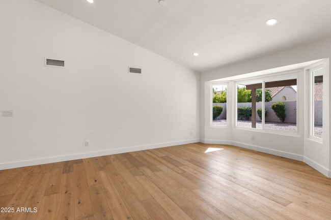 Building Photo - 9009 E Sahuaro Dr