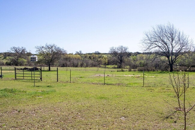Building Photo - 3 bedroom home on acreage