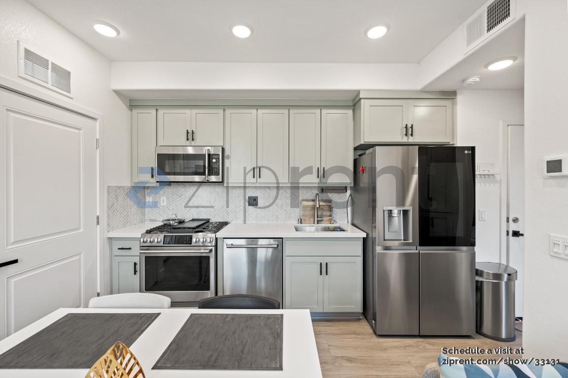 Building Photo - 369 Arc Ct