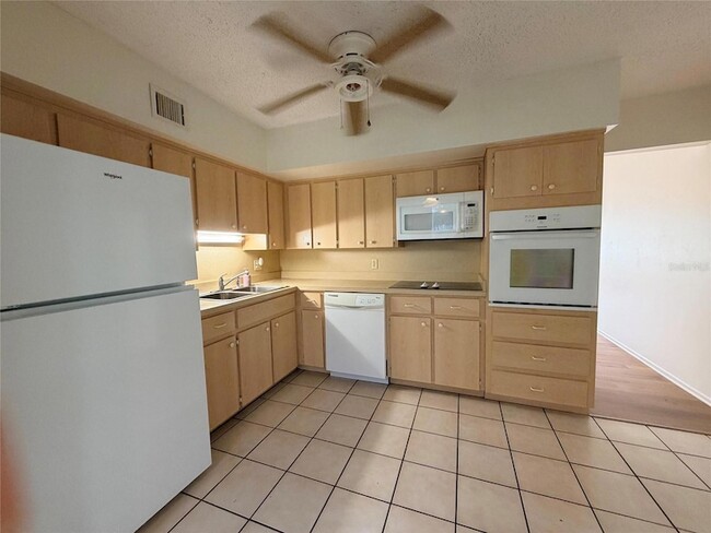 Building Photo - 2361 Ecuadorian Way