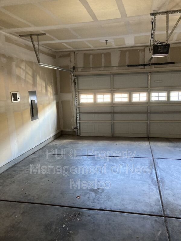 Building Photo - 601 Menaul Blvd NE