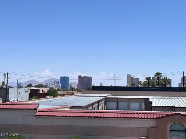 Building Photo - 5061 W Pioneer Ave
