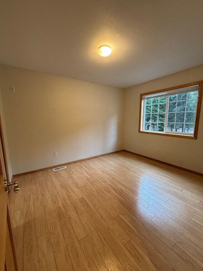 Building Photo - Beautiful Home on 1.2 Acres in Sandpoint