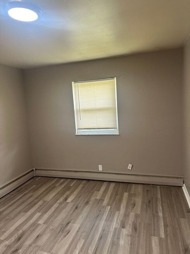 Building Photo - 5907 Staughton Dr