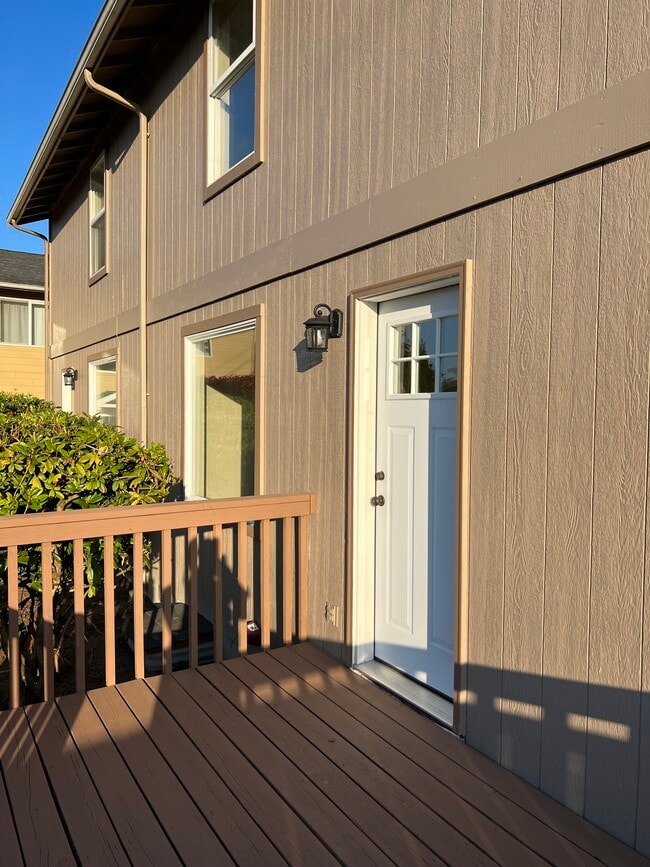 Building Photo - 720 14th Ave SE