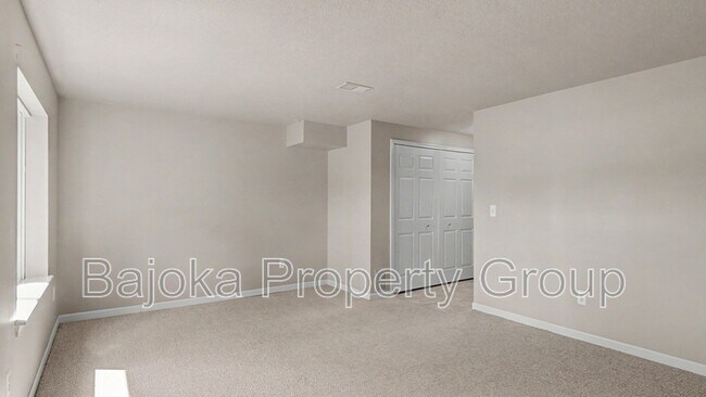 Building Photo - 43018 Burlington Dr