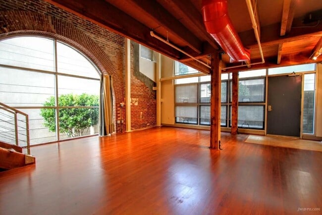 Building Photo - 650 Delancey St