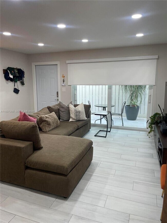 Building Photo - 6840 SW 45th Ln