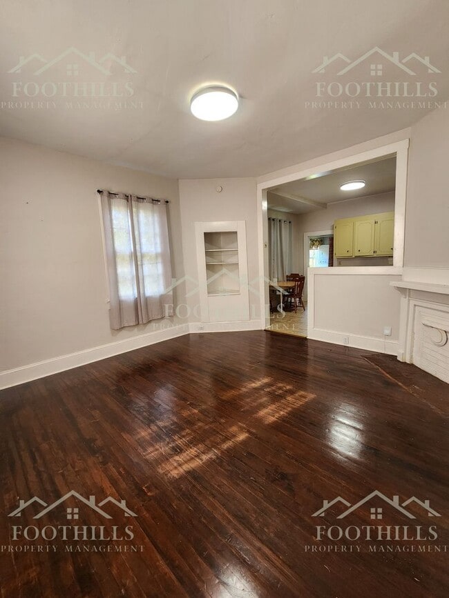 Building Photo - 37 Sirrine St