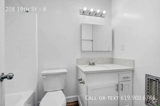 Building Photo - 208 19th St