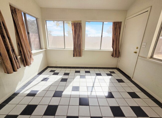 Building Photo - 1724 Leaning Pine Way
