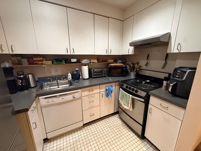 Building Photo - 18-20 E Springfield St