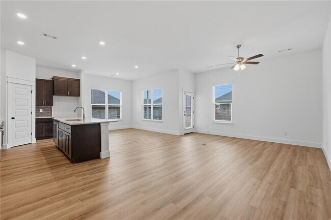 Building Photo - 5109 Vista Ave