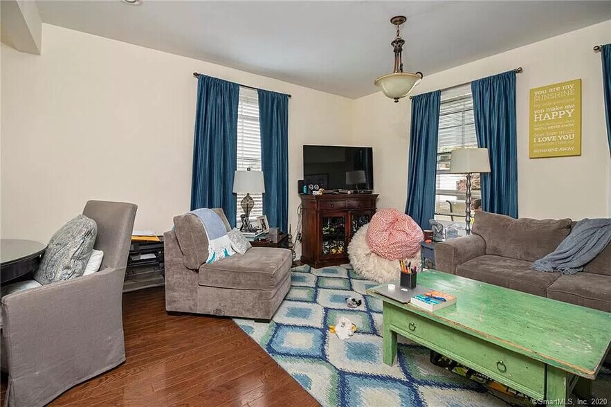 living room - 83 Beaumont St