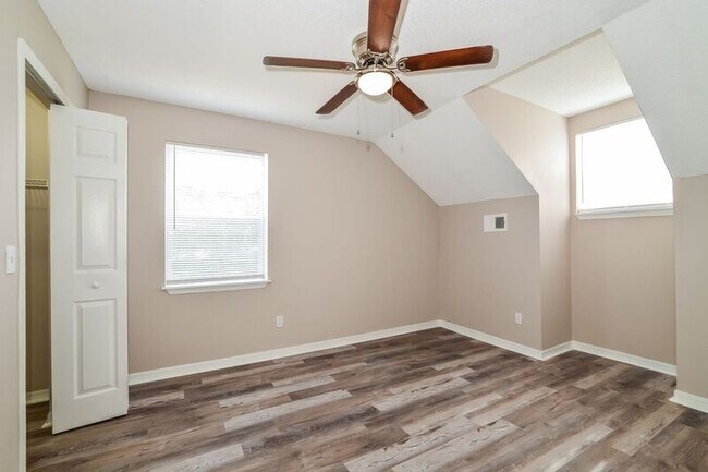 Building Photo - 3756 Dartford Dr
