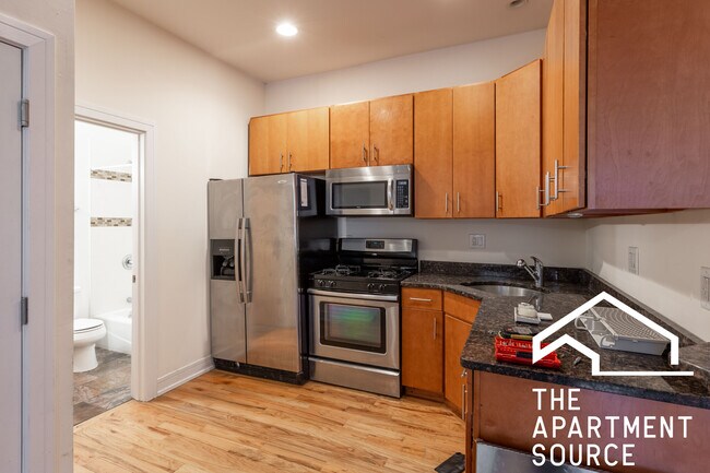 Building Photo - 2835 N Damen Ave