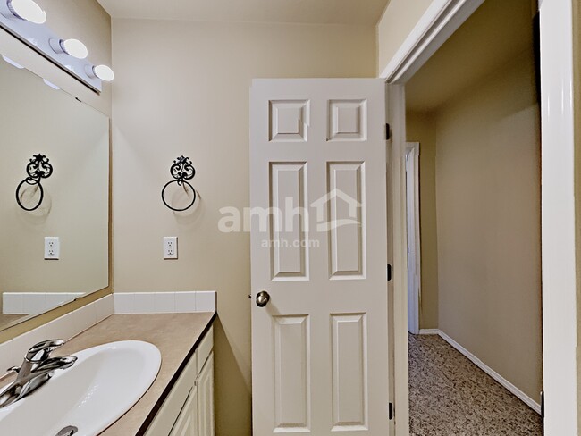 Building Photo - 1956 Lynx Ave SW