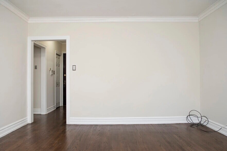 Building Photo - 2100 W Giddings St