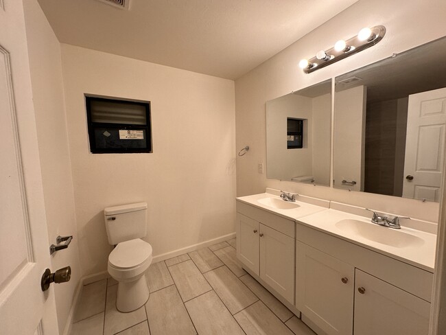 Building Photo - 318 NW 8th Terrace