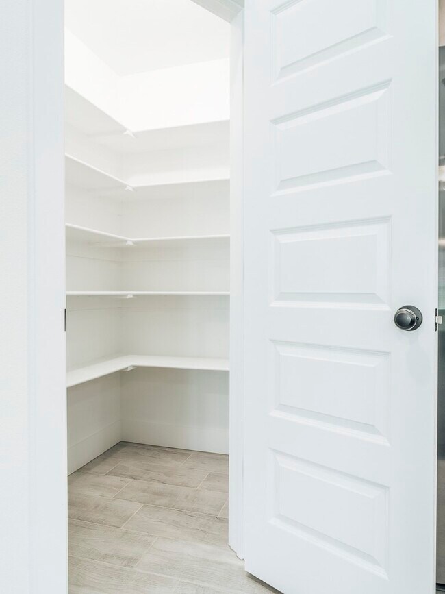 Building Photo - 1440 Emmerson St