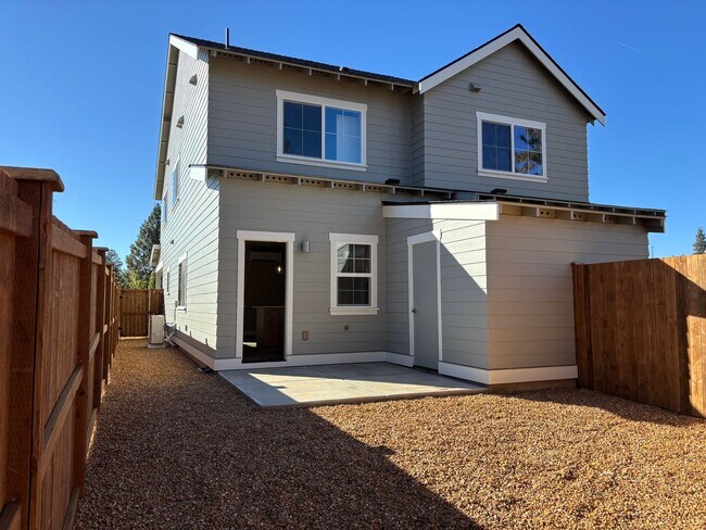 Building Photo - 63286 NW Ski Ln