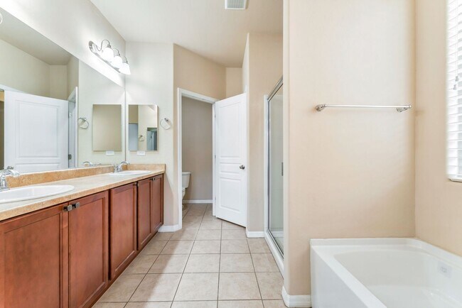Building Photo - Charming Home in a Prime Southwest Las Vegas Location!