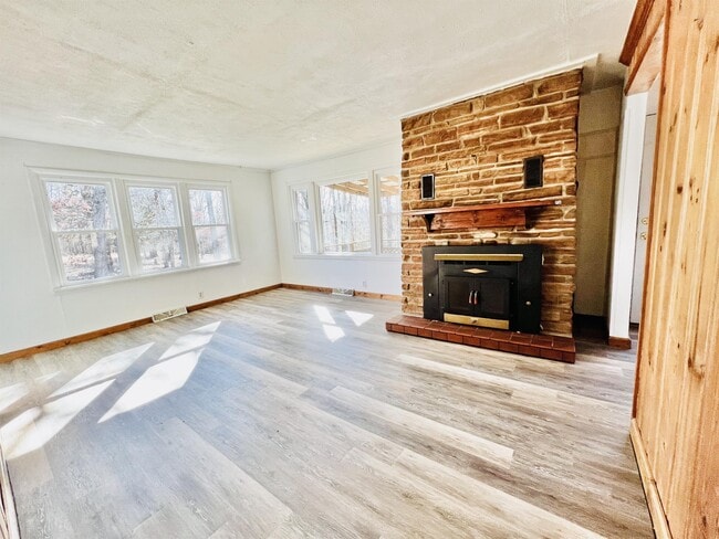 Building Photo - 7951 Elmont Rd