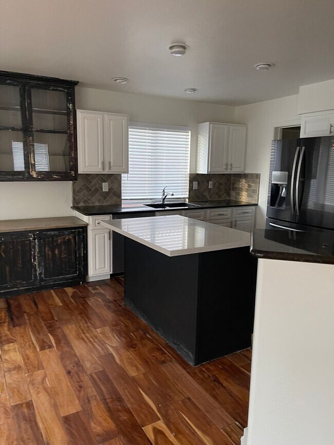 Building Photo - Superstition Springs 4 bedroom/3 baths w/ PRIVATE POOL