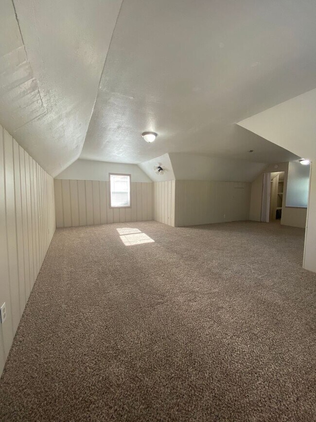 Building Photo - Charming Mt. Tabor Home with Loft & Baseme...