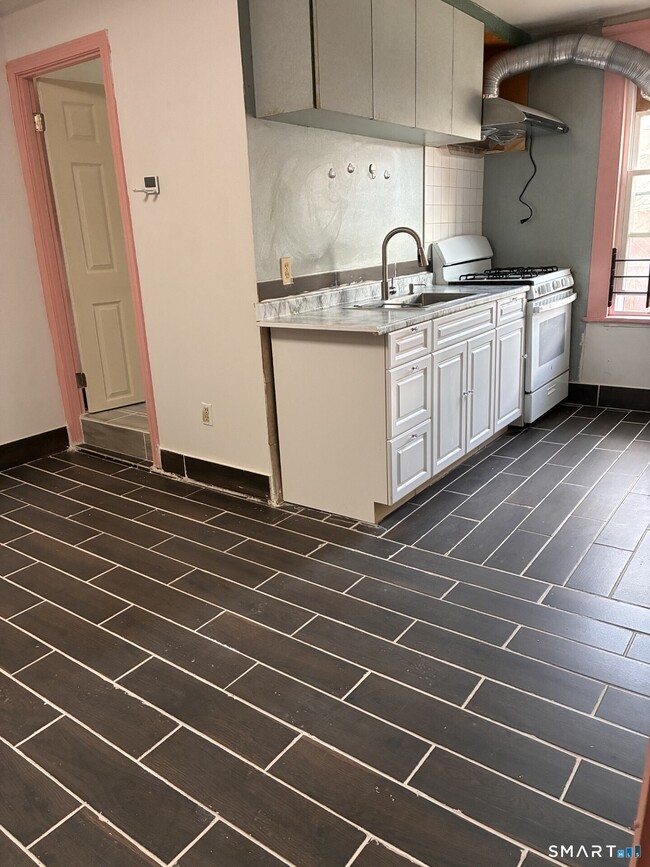 Building Photo - 440 Main St