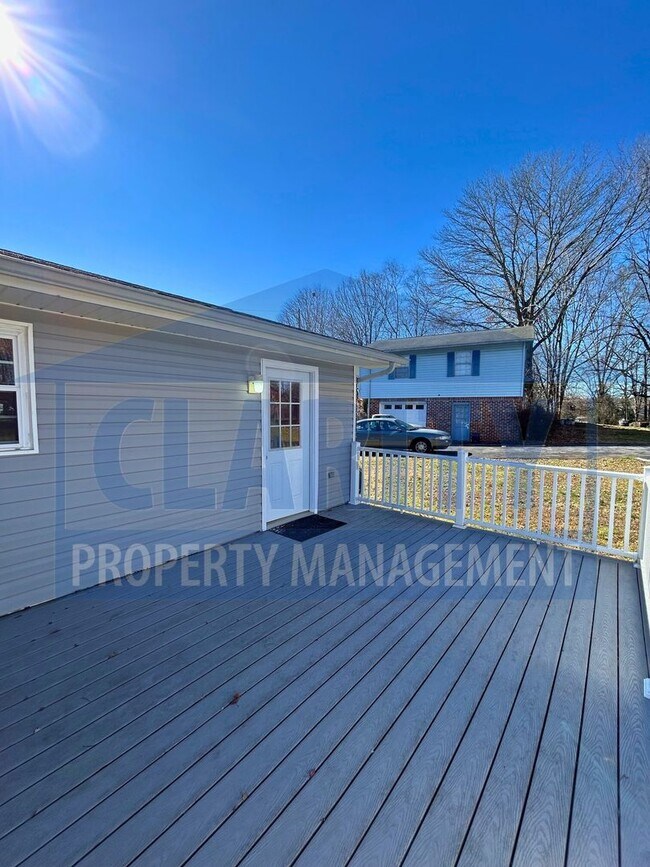 Building Photo - ***1/2 OFF 1ST MONTH'S RENT!!!***