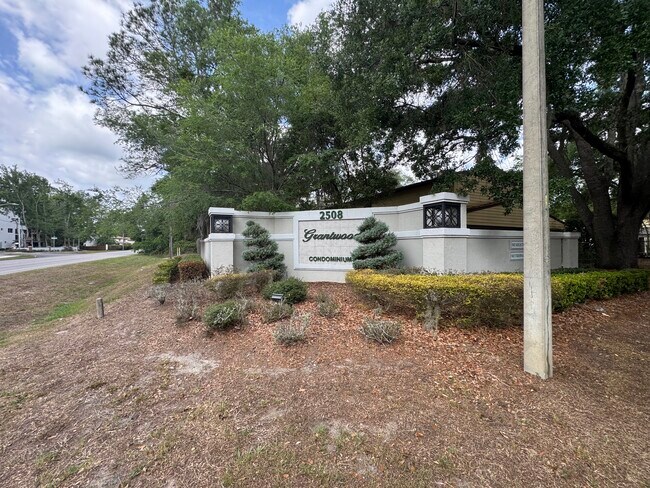 Building Photo - 2508 SW 35th Pl