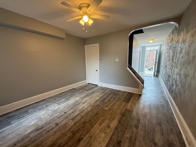 Building Photo - 103 Taylor St