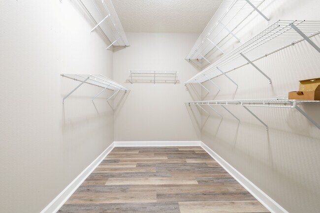 Building Photo - 5931 Hermitage Dr