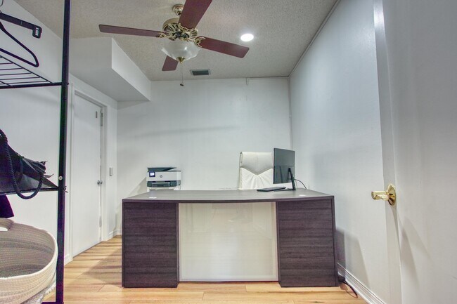 Building Photo - 10341 Buena Ventura Dr