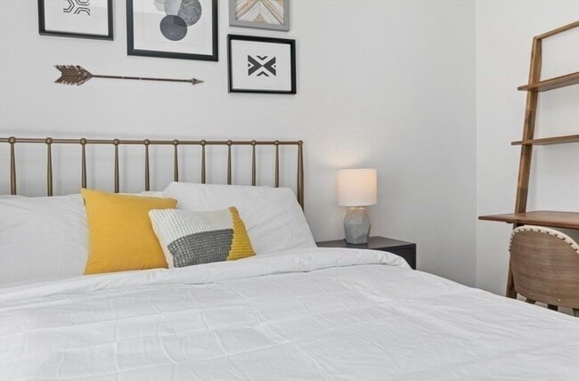 Building Photo - 43 Wordsworth St