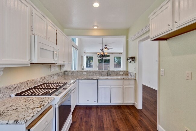 Building Photo - Charming 3-Bed Home in Prime Folsom Locati...