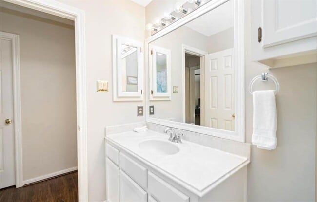 Building Photo - 626 Clarenda Falls Dr
