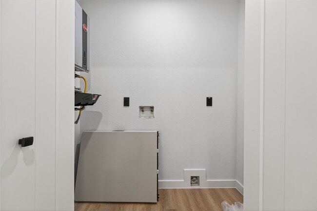 Building Photo - 6621 Jason St