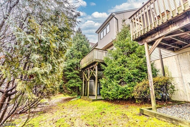 Building Photo - 22 Deer Hill Ct
