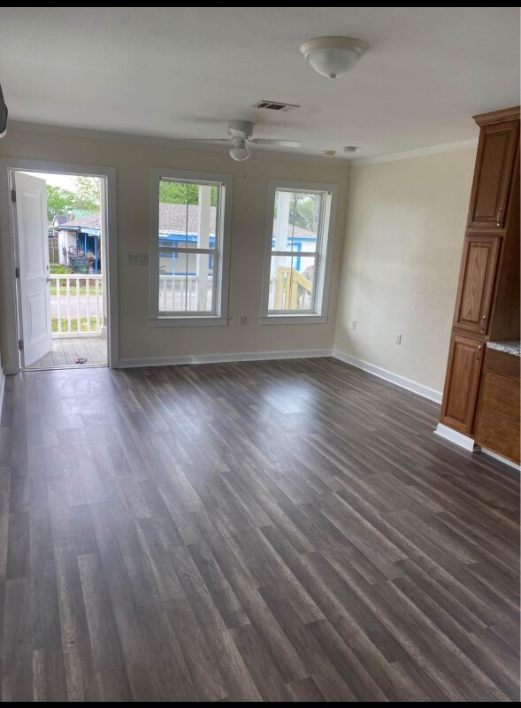 Building Photo - 5635 Leon St