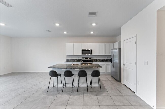 Building Photo - 33066 Major Oak Dr