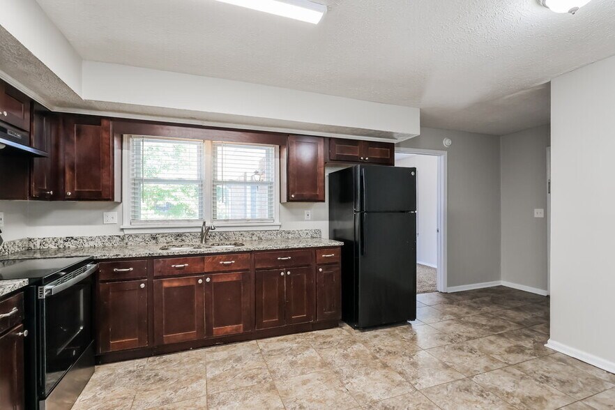 Building Photo - 819 Flicker Rd