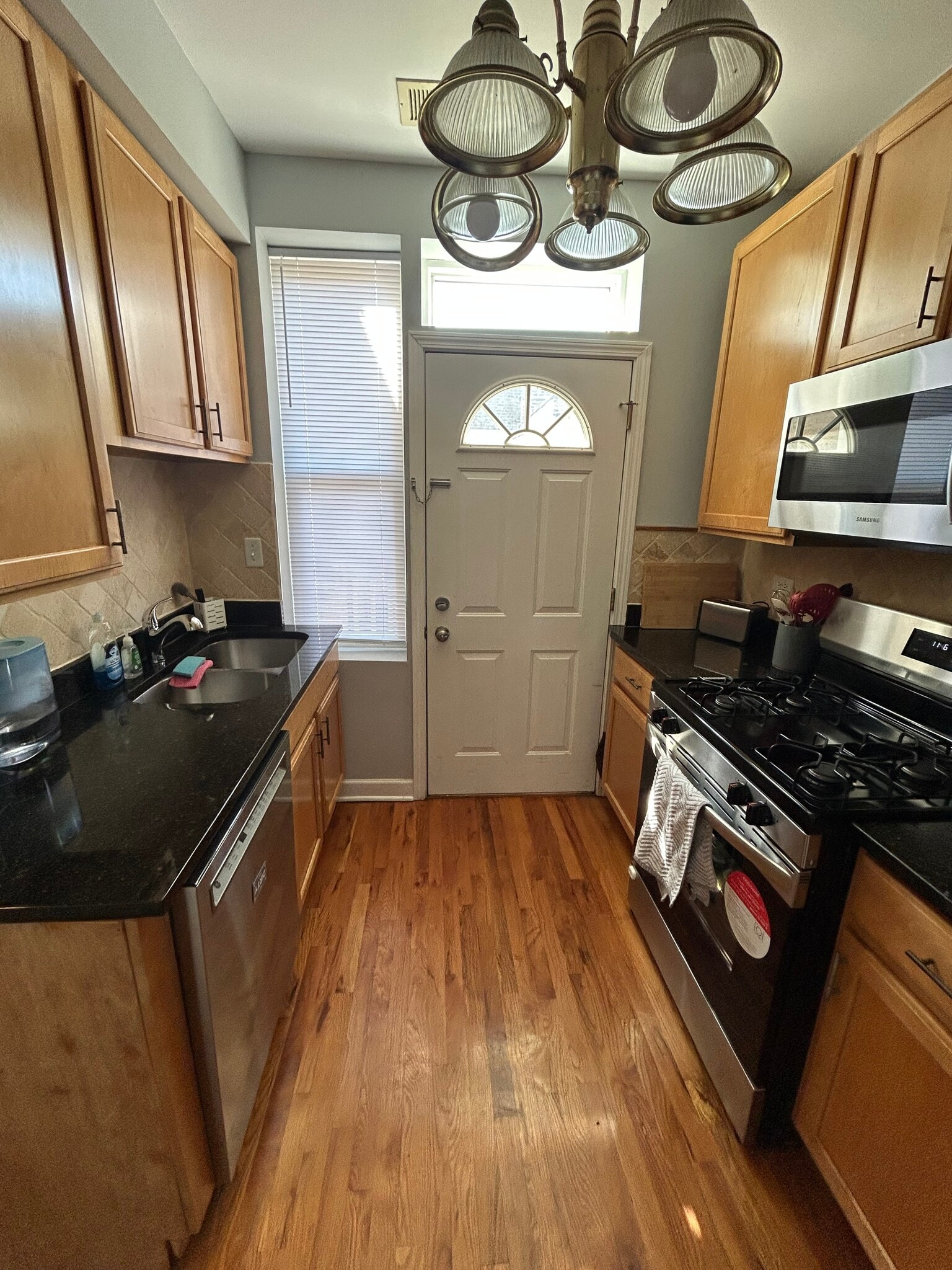 Building Photo - 2253 W Rosemont Ave