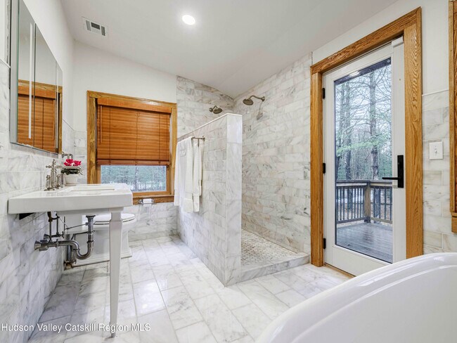 Building Photo - 10 Purdy Hollow Rd