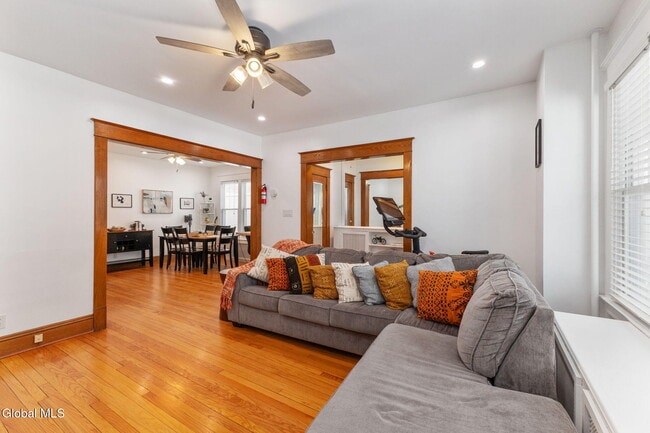 Building Photo - 106 N Pine Ave