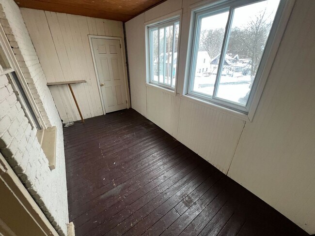 Building Photo - 28 Columbia St