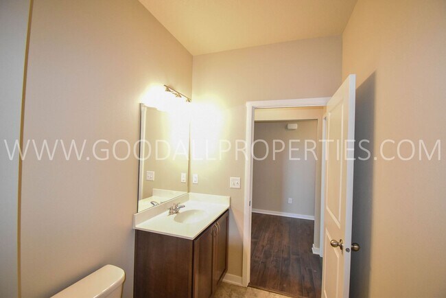 Building Photo - 4 Bed 2 Bath Home in the Waukee School Dis...