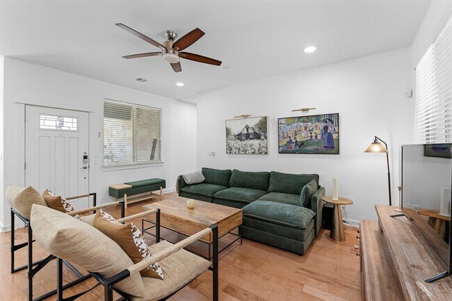 Building Photo - 4408 Banister Ln