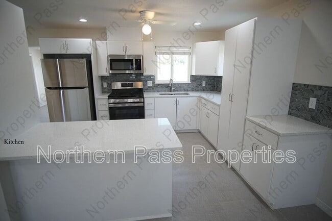 Building Photo - 4573 Bobolink Way